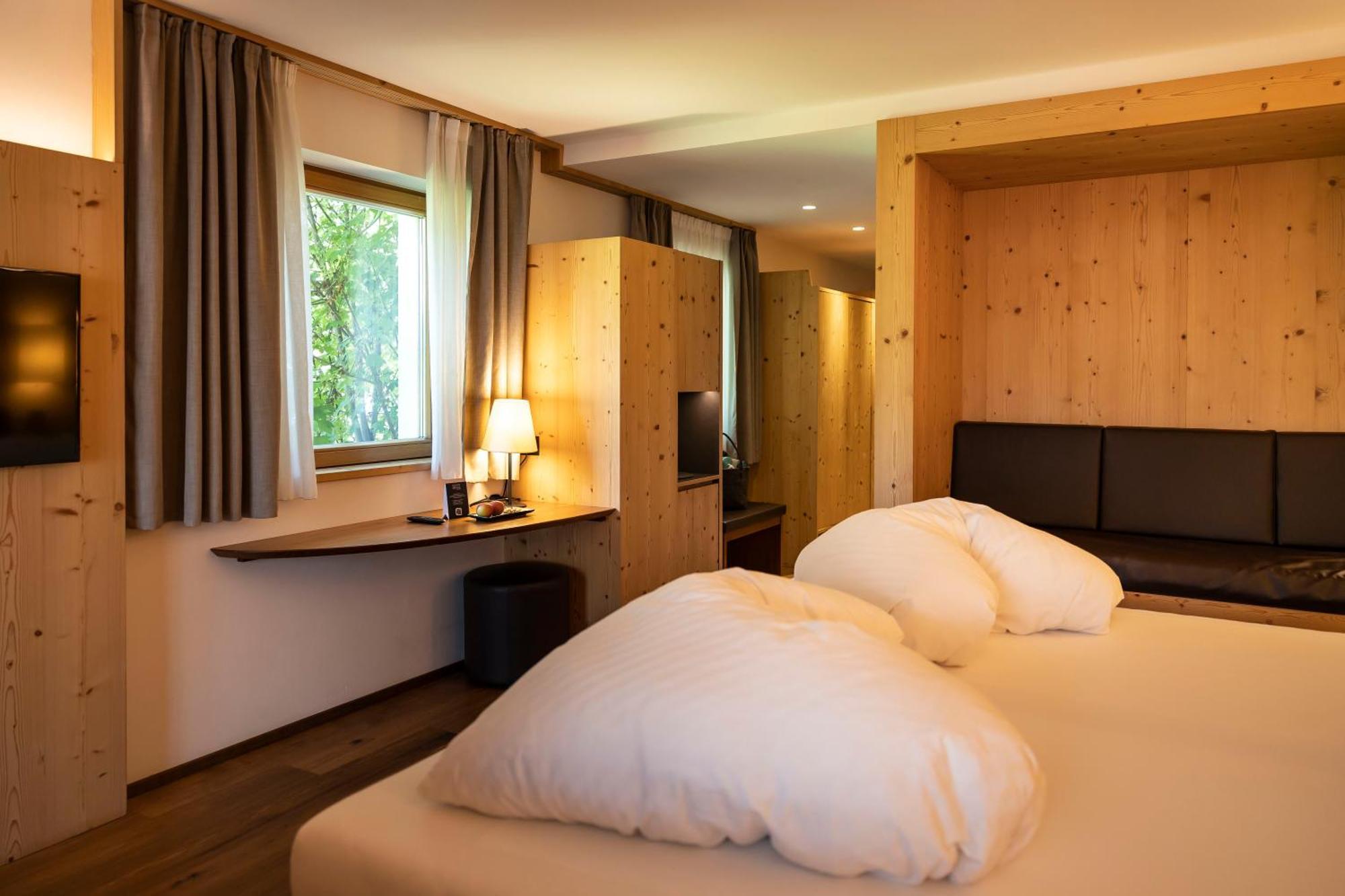 Artnatur Dolomites Hotel & Spa Seis am Schlern Rum bild