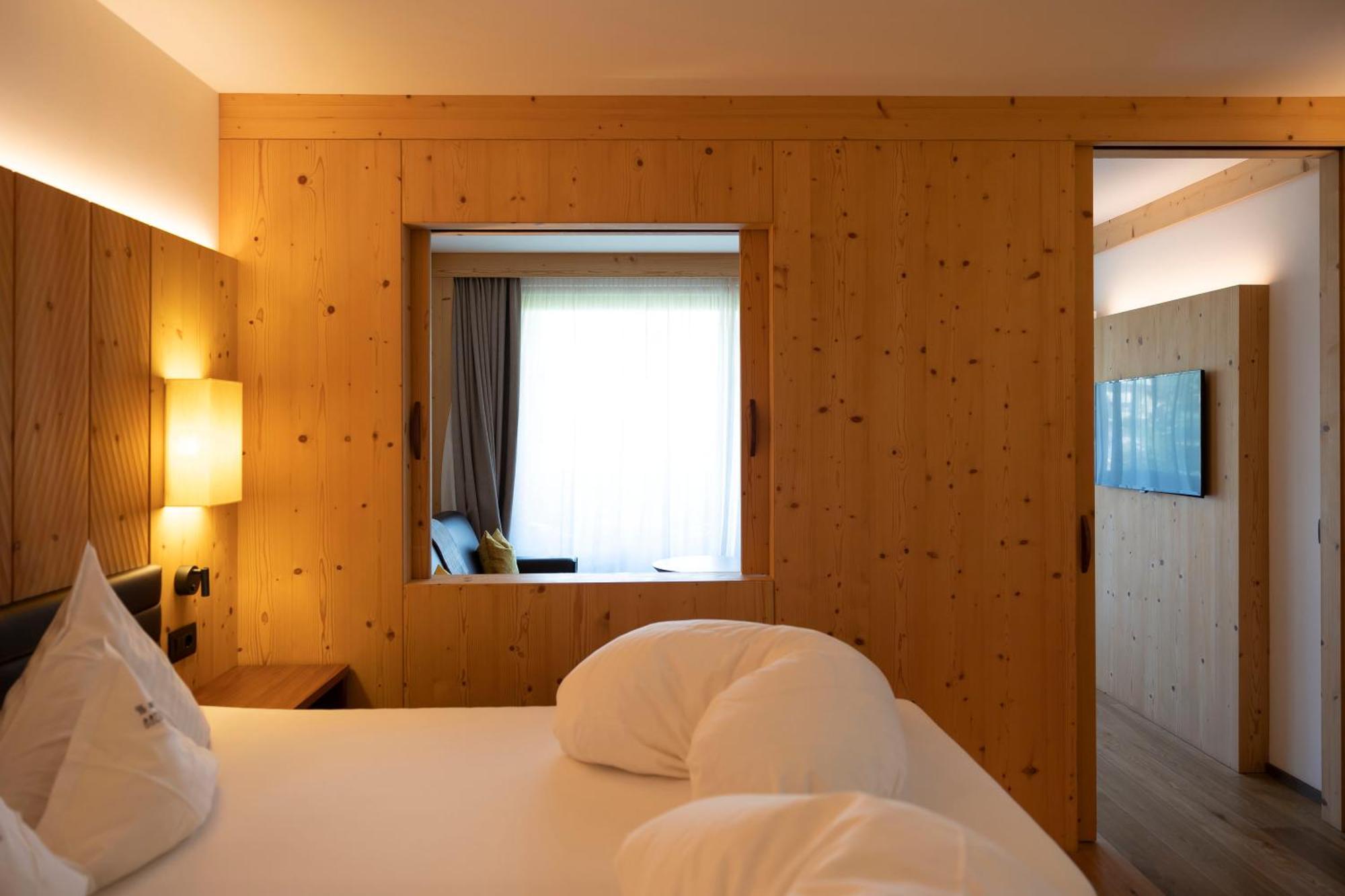Artnatur Dolomites Hotel & Spa Seis am Schlern Rum bild