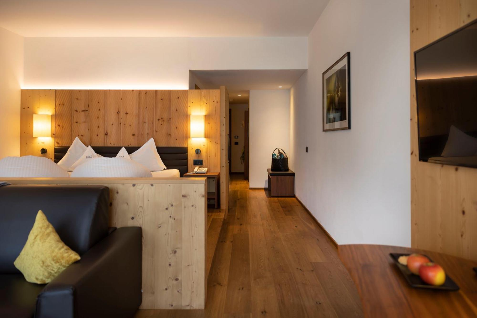 Artnatur Dolomites Hotel & Spa Seis am Schlern Rum bild