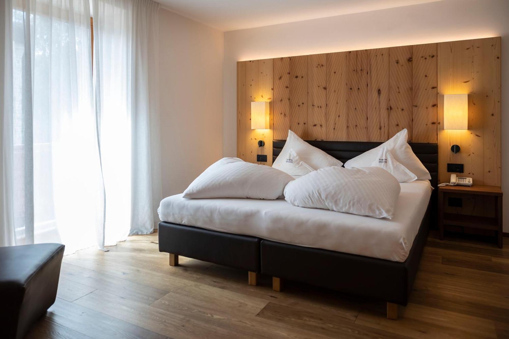 Artnatur Dolomites Hotel & Spa Seis am Schlern Rum bild
