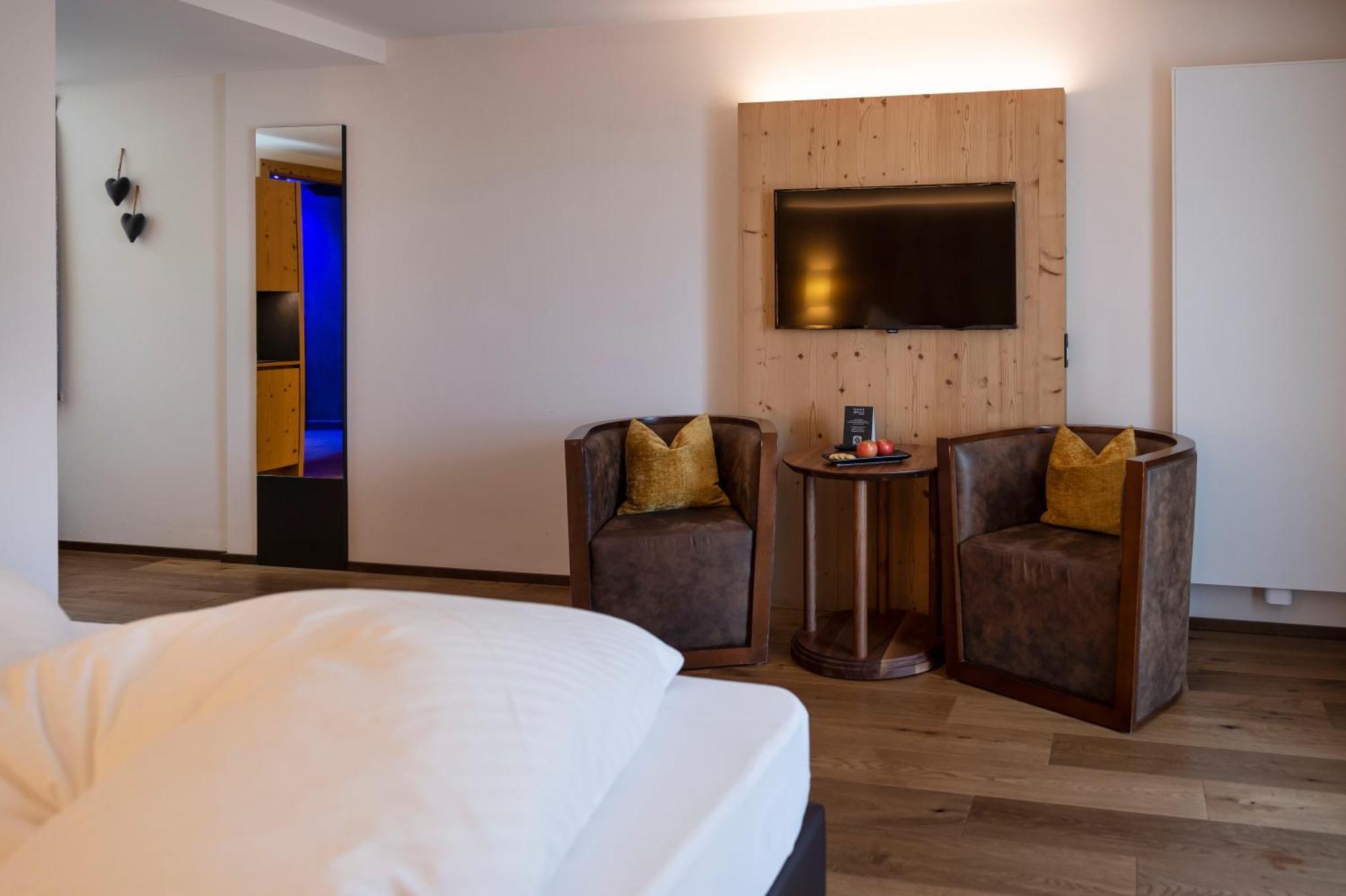 Artnatur Dolomites Hotel & Spa Seis am Schlern Rum bild